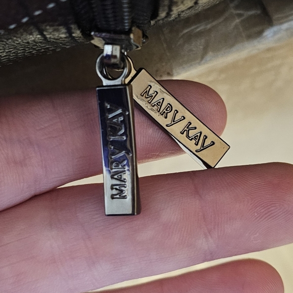 MARY KAY | EXTRA LARGE CONSULTANT DUFFLE BAG - NWOT! - Picture 11 of 16